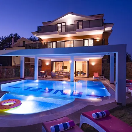 Willa Hisar Celebrity E