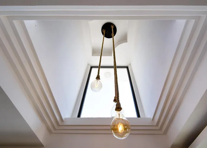 Willa Hisar Celebrity E *